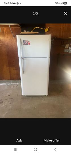 Whirlpool Refrigerator 33 wide