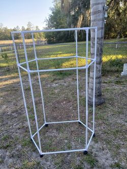 CLOTHES RACK
