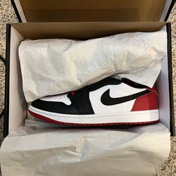 DS Jordan 1 Black Toe Low Sz 11.5
