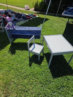 Kids table and chairs set
