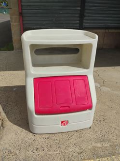 Step2 2-in-1 Toy Box & Art Lid,