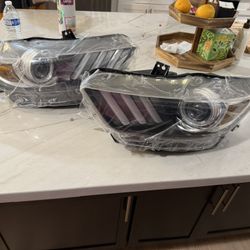 18-23 Ford Mustang w/DRL Headlight SET