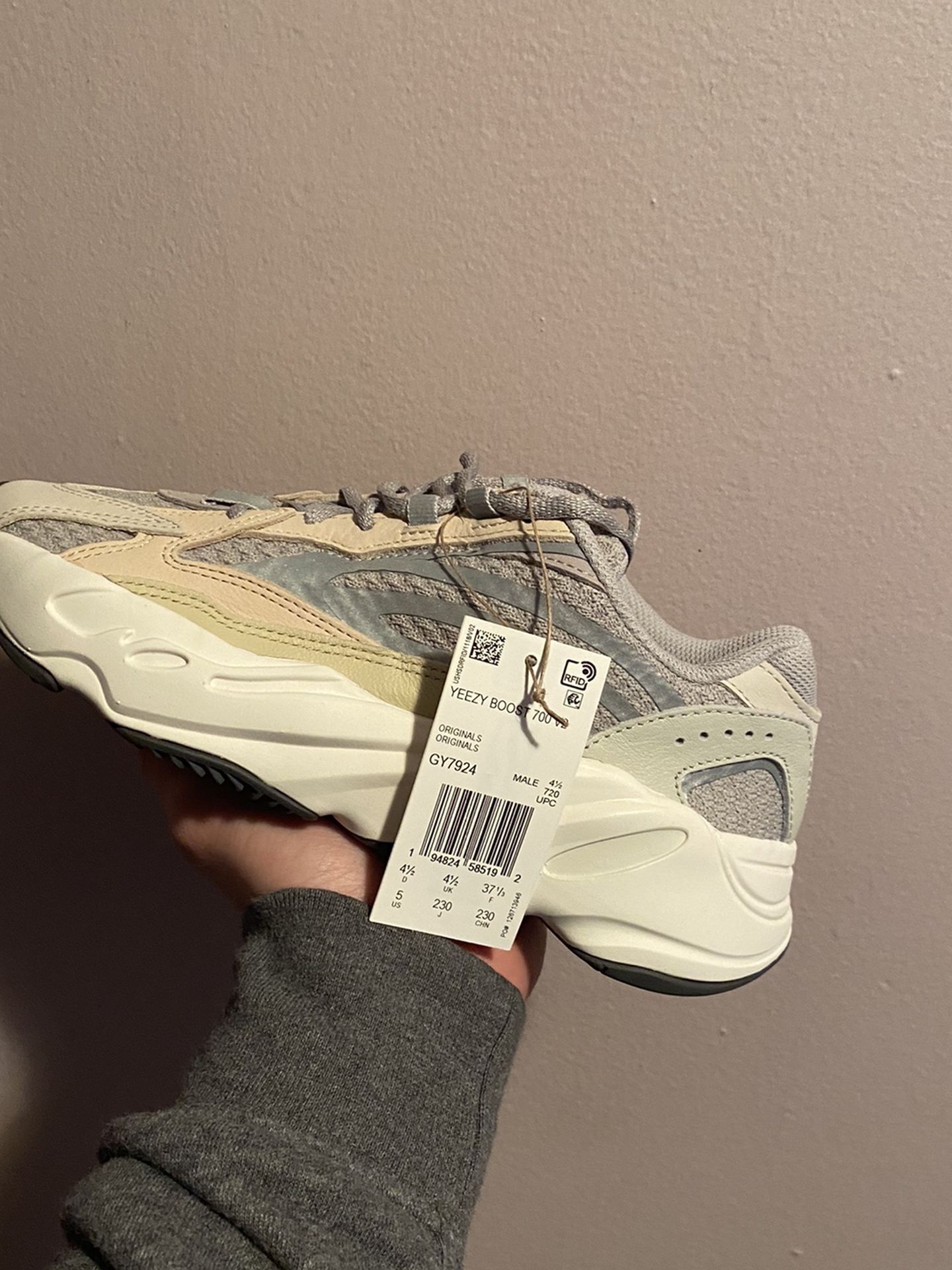 Yeezy 700 V2 Cream Size