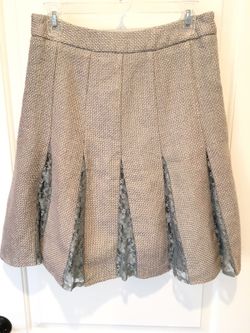 Patterned skirt size 6