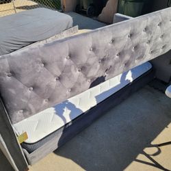 Bed. trundle Twin Excellent Shape