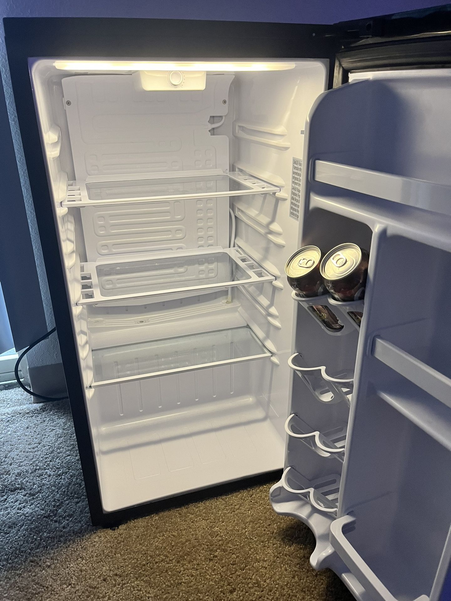 Danby 4.4 Cu ft Mini Fridge