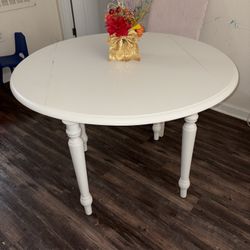 Foldable Table /// 42” 