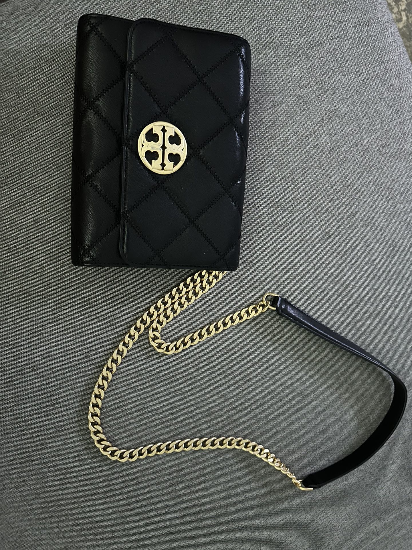 Tory Burch Black Bag With Gold Chain 