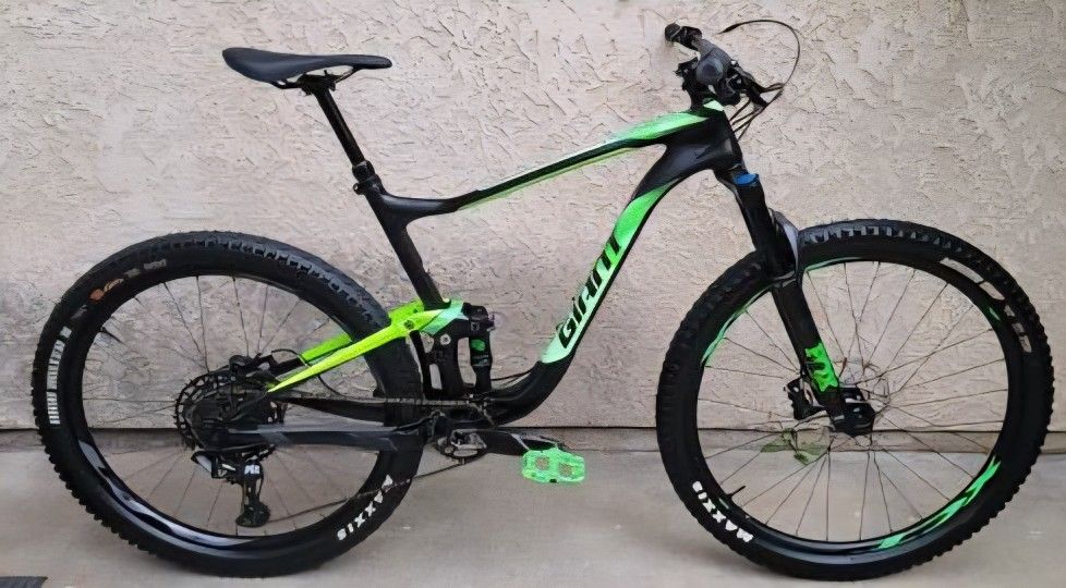 Giant Anthem Advanced Carbon Fiber Full Suspension Mountain Bike
