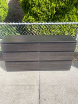 $150 OBO - Modern 6-Drawer Dresser / Chest