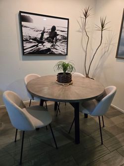 Dinning table with 4 chairs.