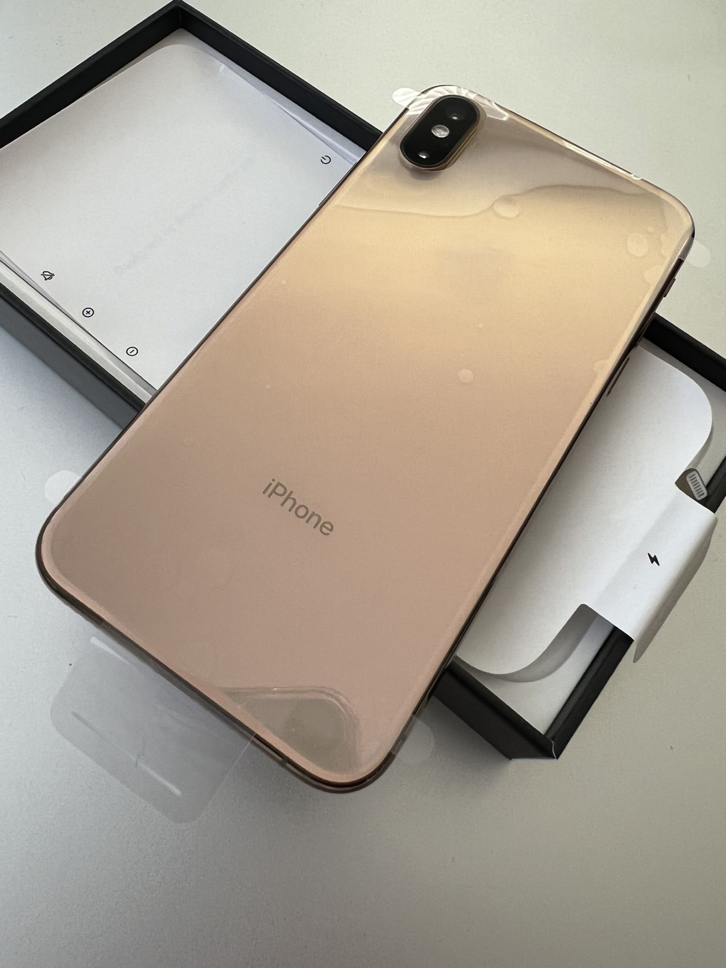 iPhone Xs Gold 64 GB（iPhone XS 64GB Gold - From €179
