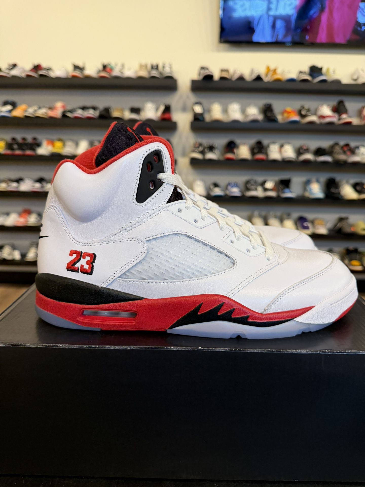 Jordan 5 Fire Red 2025 Size 12 Pre-Owned