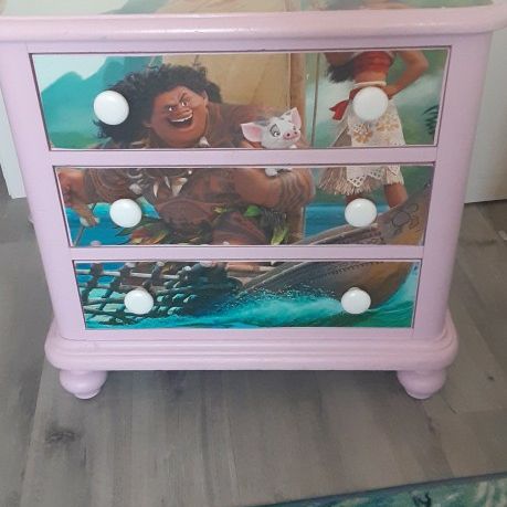 Moana Dresser