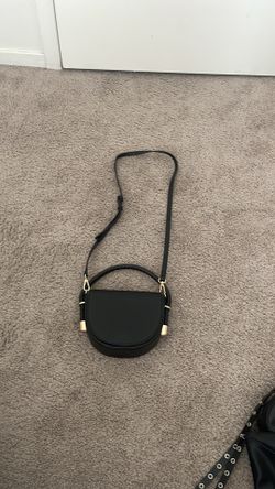 Black adjustable strap purse