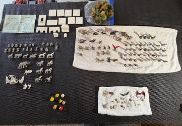 Huge Lot 107 Vintage Miniature Dungeons Dragons D&D Figurines RAL PARTHA & Dice