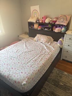Queen bed with mattress