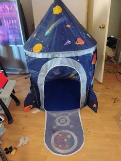 Toddler Spaceship Tent like new