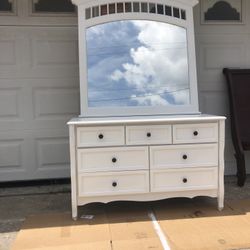 Snow White 7 drawer Dresser w/ Mirror St Cloud