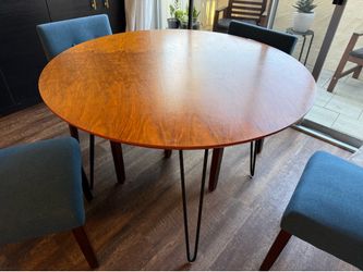 Round dining room table