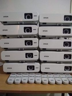 Lot Epson powerlite 826W