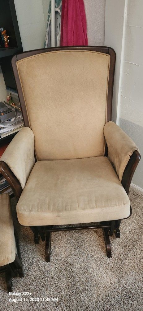 Gidle Chair With Ottoman