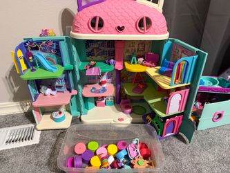 Gabby’s dollhouse, boat and extra rooms with pieces
