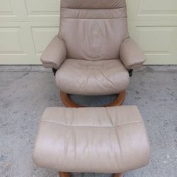 EKORNES STRESSLESS RECLINER CHAIR AND OTTOMAN