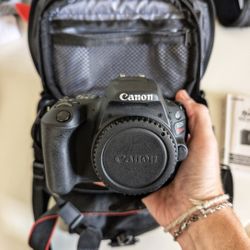 Canon SL2 / 200D DSLR Camera Kit + 18-55mm Lens + Bag