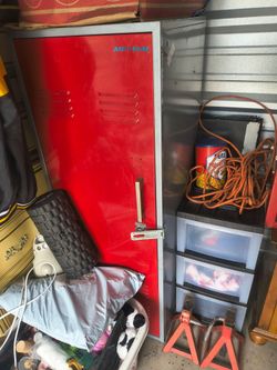 Wall locker/safe