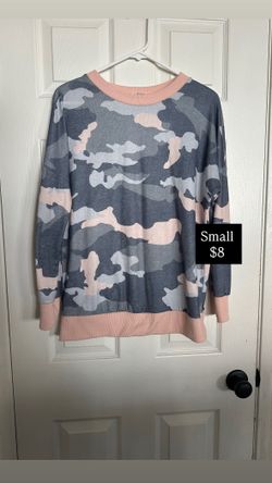 Gray camouflage long sleeve lightweight women’s juniors small