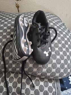 Baseball shoes