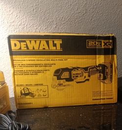 Dewalt 3 SPEED OSCILATING MULTI-TOOL KIT