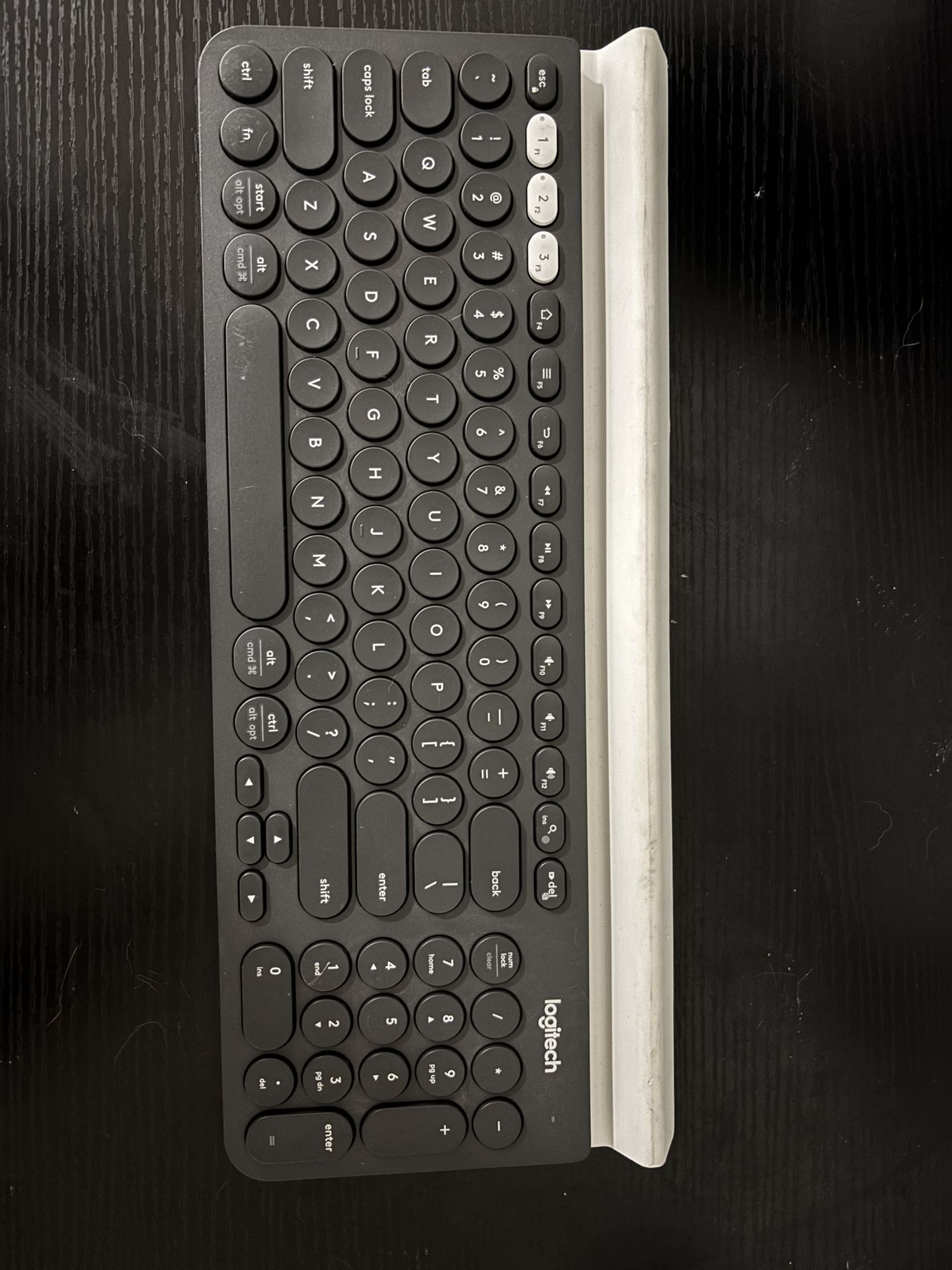 Logitech K780 Multi-Device Wireless Keyboard- Great Condition