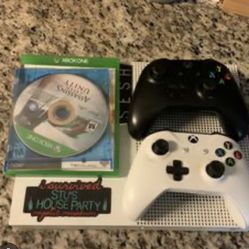 Xbox one s 1TB 3 games & 2 controllers