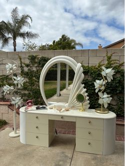 1980's Postmodern Italian Art Deco Swann cream lacquered Vanity Dresser