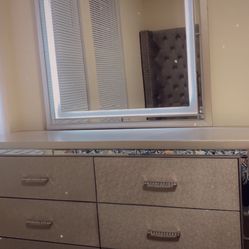 LED DRESSER