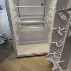DANBY MINI FRIDGE