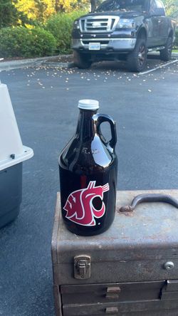 WSU Cougars 64 oz Glass Beer Growler