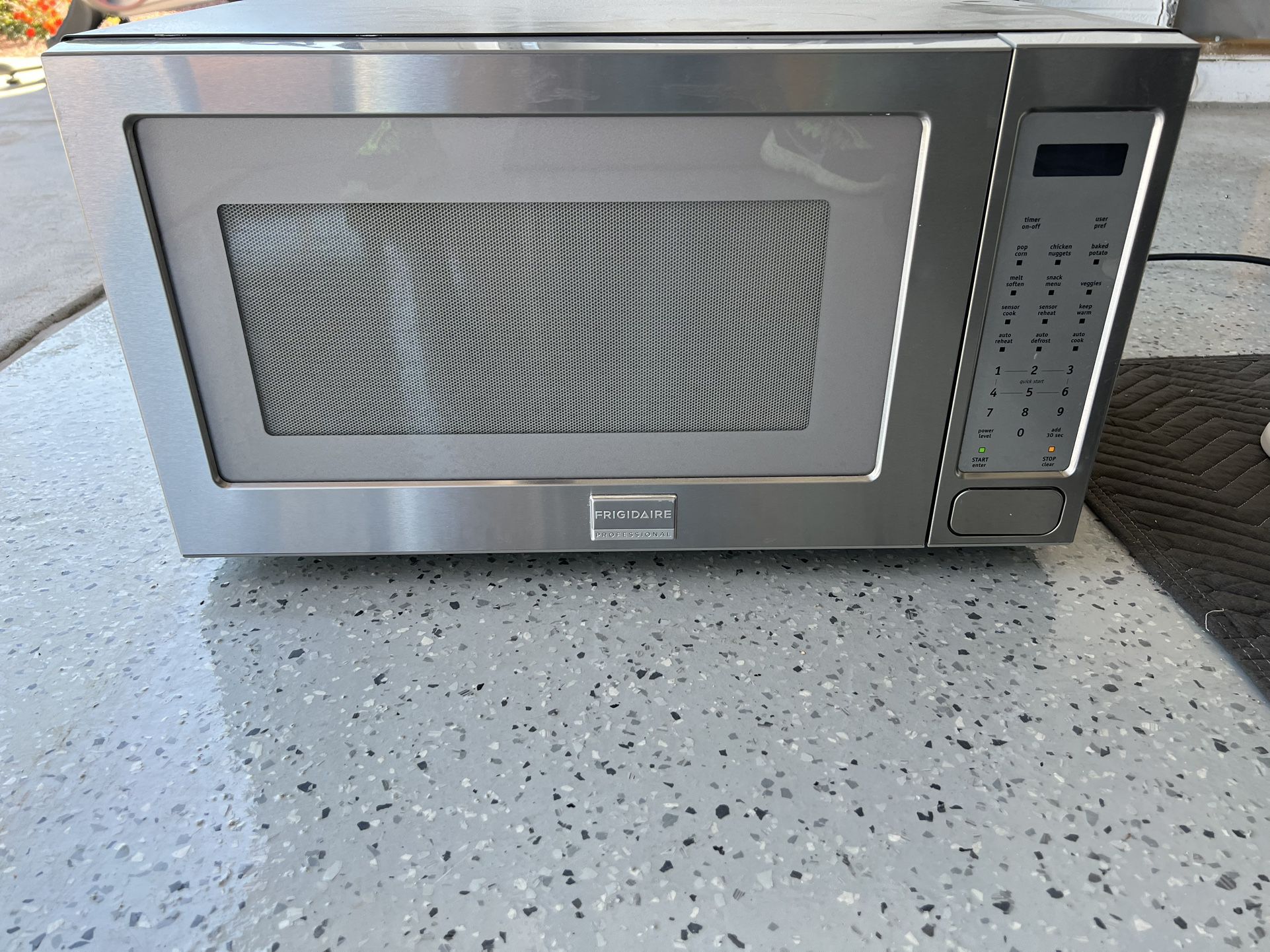 Frigidaire Microwave Professional Series