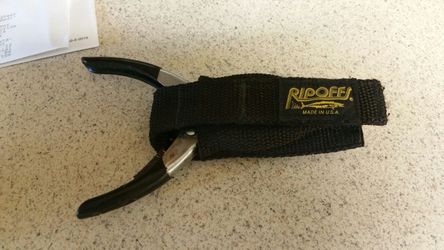 Fishing pliers rip off