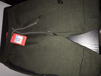 Nike Tech Fleece olive green Medium