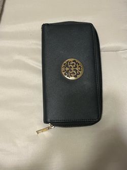 black wallet