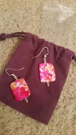 Pink&white earrings & pouch brand new