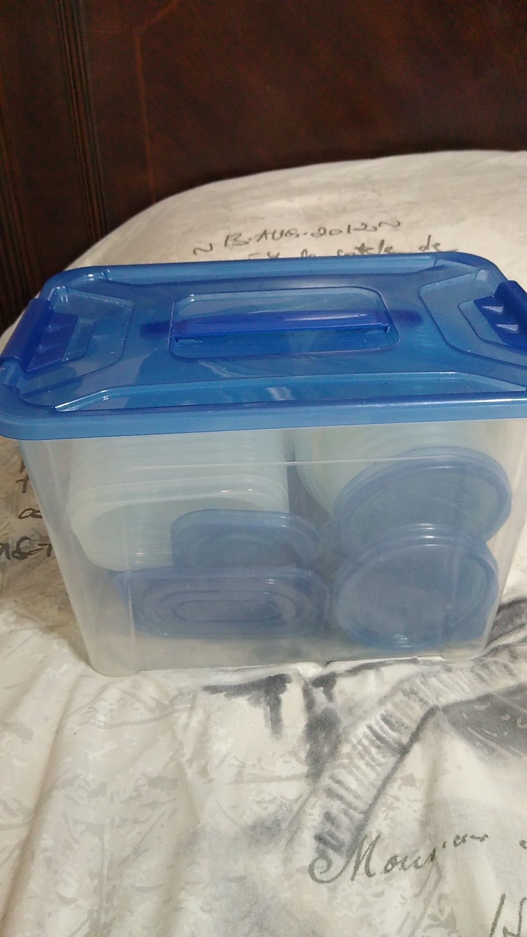 Plastic containers w/storage