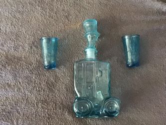 Aqua blue Antique car decanter with 2 shot glasses