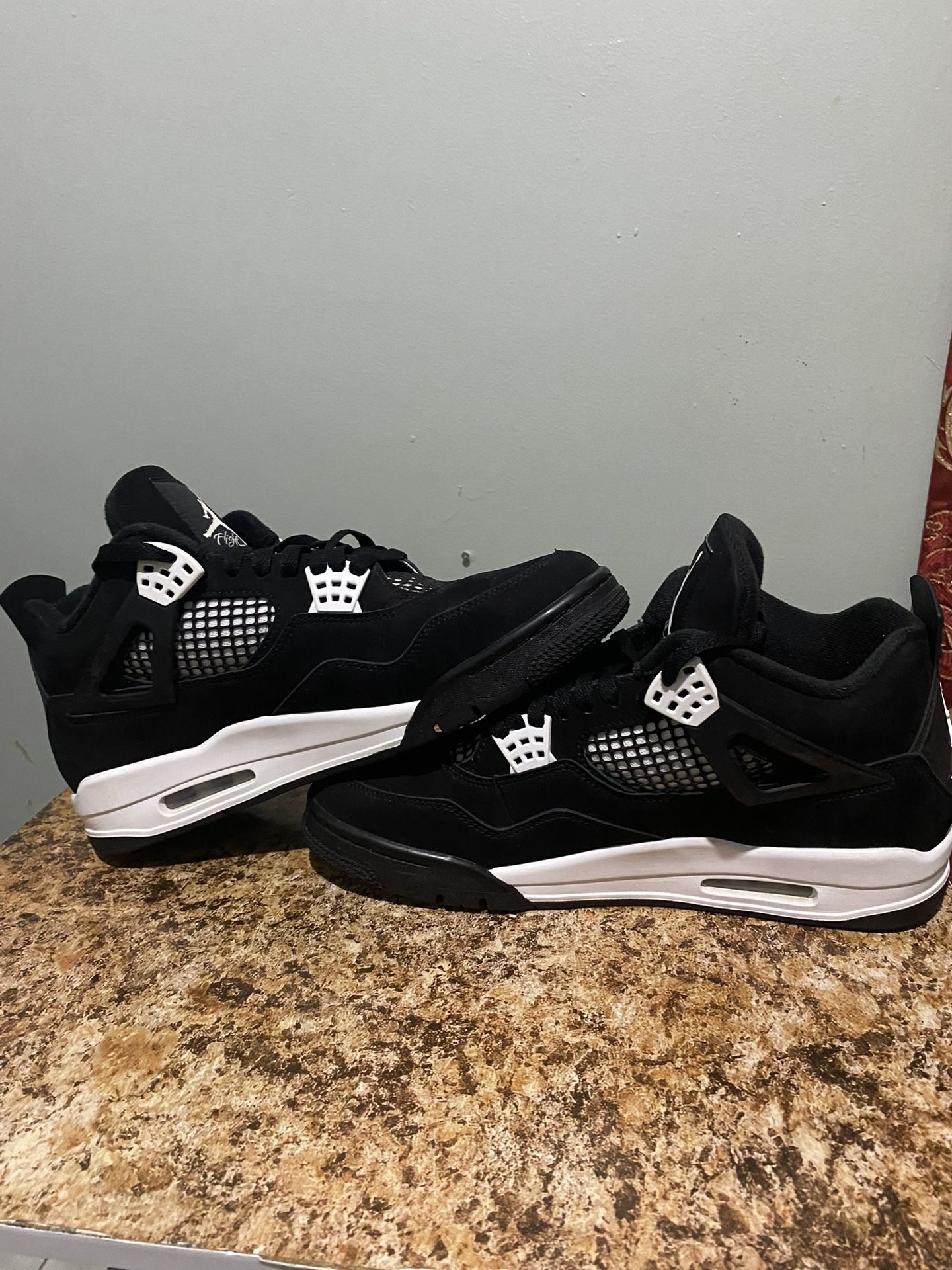 Jordan 4 White Thunder