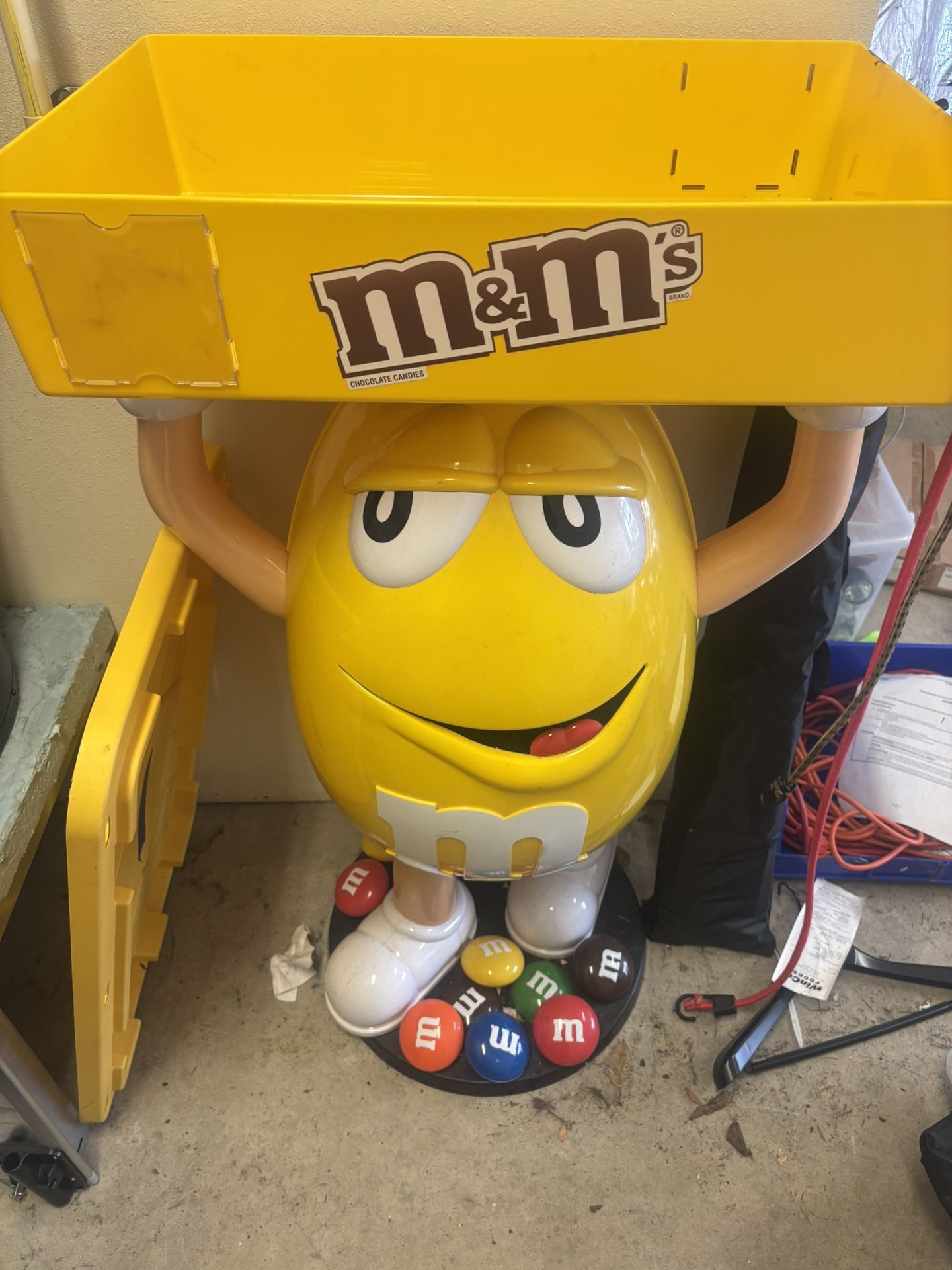 M&M Stand