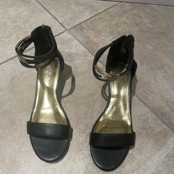 Women's Thalia Sodi Dress Sandals. Size: 8.5. Open Toe/Heel Zipper Closure. With box.