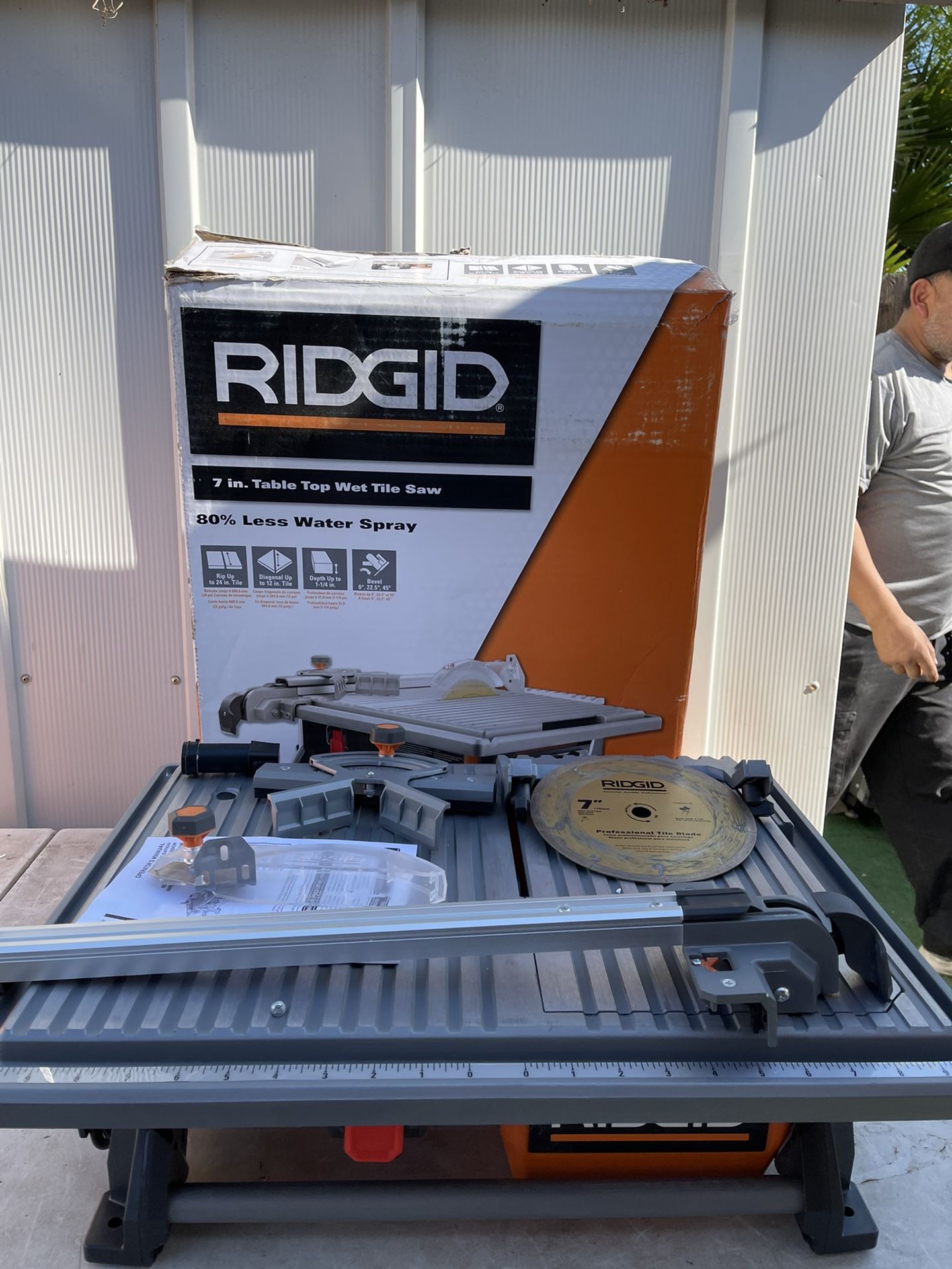 RIDGID 6.5 Amp Corded 7 in. Table Top Wet Tile Saw